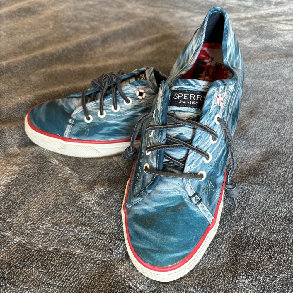 RARE blue and white Sperry Universal Studios Jaws Ltd Ed shoes size 9M